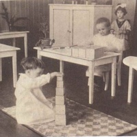 The "prepared environment", Berlin Children's House. Postcard published by the DMG (German Montessori Society), around 1927 - T. Müller, R. Schneider, <em>Lehrmaterialien 1913-1935. Möbel und Architektur. Techning Meterials 1913-1935. Furniture and Architecture</em>, München, Prestel Verlag, 2002, p.22.$$$368
