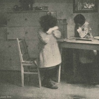 Interpretazione spontanea della lettura: «Trasse di tasca il fazzoletto, lo spiegò e ci si asciugò gli occhi pieni di lacrime» [primi anni Dieci] - M. Montessori, <i>L'autoeducazione nelle scuole elementari</i>, Roma, E. Loescher & C. - P. Maglione e Strini, 1916.$$$150