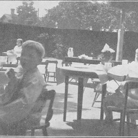 "Casa dei Bambini" di S. Francisco di California. - Maestre Sig.ne Weill [primi anni Dieci] - M. Montessori, <i>Il metodo della pedagogia scientifica applicato all’educazione infantile nelle Case dei Bambini</i>, Roma, Ermanno Loescher & C., 1913.$$$89
