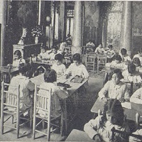 Casa dels nens. Institució municipal Montessori. Còrsega, 268. Grau elemental [Scuola Comunale Montessori di Barcellona] - <i>L'escola públìca de Barcelona i el mètode Montessori</i>, Barcellona, Ayuntamiento de Barcelona, 1933.$$$56