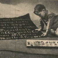 Bambino intento a comporre una frase nella scuola montessoriana di Senago (Milano), 1928 - Suor Laura del Cottolengo, <em>Casa dei Bambini di Senago</em>, in "L'Idea Montessori", a.II, n.2, ottobre 1928, p.10. $$$268