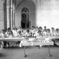 Casa dei bambini in Via Giusti [anni Dieci] - G. Alatri, <i>Le prime Case dei bambini a Roma tra il 1907 e il 1914 da San Lorenzo al Pincio, passando per via Giusti (Prima Parte)</i>, in "Vita dell'infanzia", a.LVI, n.11-12, nov.-dic. 2007, pp.4-15.$$$198