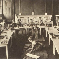 Postcard published by the DMG (German Montessori Society), around 1927. Children's Houses in Berlin were mostly set up in existing establishments, often school huts. There wan no money available for new buildings - T. Müller, R. Schneider, <em>Lehrmaterialien 1913-1935. Möbel und Architektur. Techning Meterials 1913-1935. Furniture and Architecture</em>, München, Prestel Verlag, 2002, p.31.$$$372