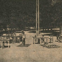 Bambini impegnati a lavorare all'aperto con vari materiali montessoriani, 1927 - G. De Donno, La Casa dei Bambini della Scuola all'aperto "UMBERTO DI SAVOIA" [parco] (Trotter) Milano, in "L'Idea Montessori", a.I, n.3-4, 31 agosto-30 settembre 1927, p.10.$$$221