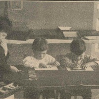 [Bambini intenti a comporre parole e attività grafiche] [anni Venti] - J. Faussek, <em>La composizione presso i fanciulli rus[Bambini intenti a comporre parole e attività grafiche] [anni Venti] - J. Faussek, La composizione presso i fanciulli russi, in "L'idea Montessori", a.II, n.4, dicembre 1928, p.8.si</em>, in "L'idea Montessori", a.II, n.4, dicembre 1928, p.8.$$$311