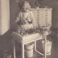 Looking after flowers in a Berlin Children's House. Postcard published by the DMG (German Montessori Society), around 1927 - T. Müller, R. Schneider, <em>Lehrmaterialien 1913-1935. Möbel und Architektur. Techning Meterials 1913-1935. Furniture and Architecture</em>, München, Prestel Verlag, 2002, p.85$$$435